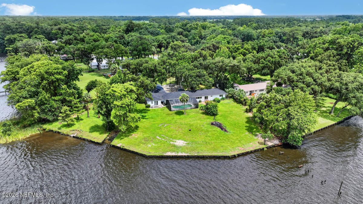 157 W GRANDVIEW Drive, East Palatka, FL 32131, East Palatka, FL - photo 2