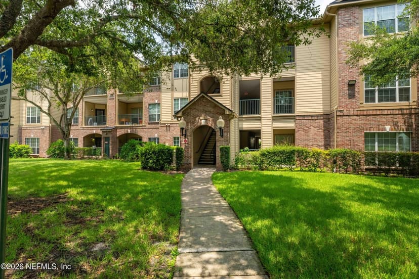 7800 POINT MEADOWS Drive 134, Jacksonville, FL 32256