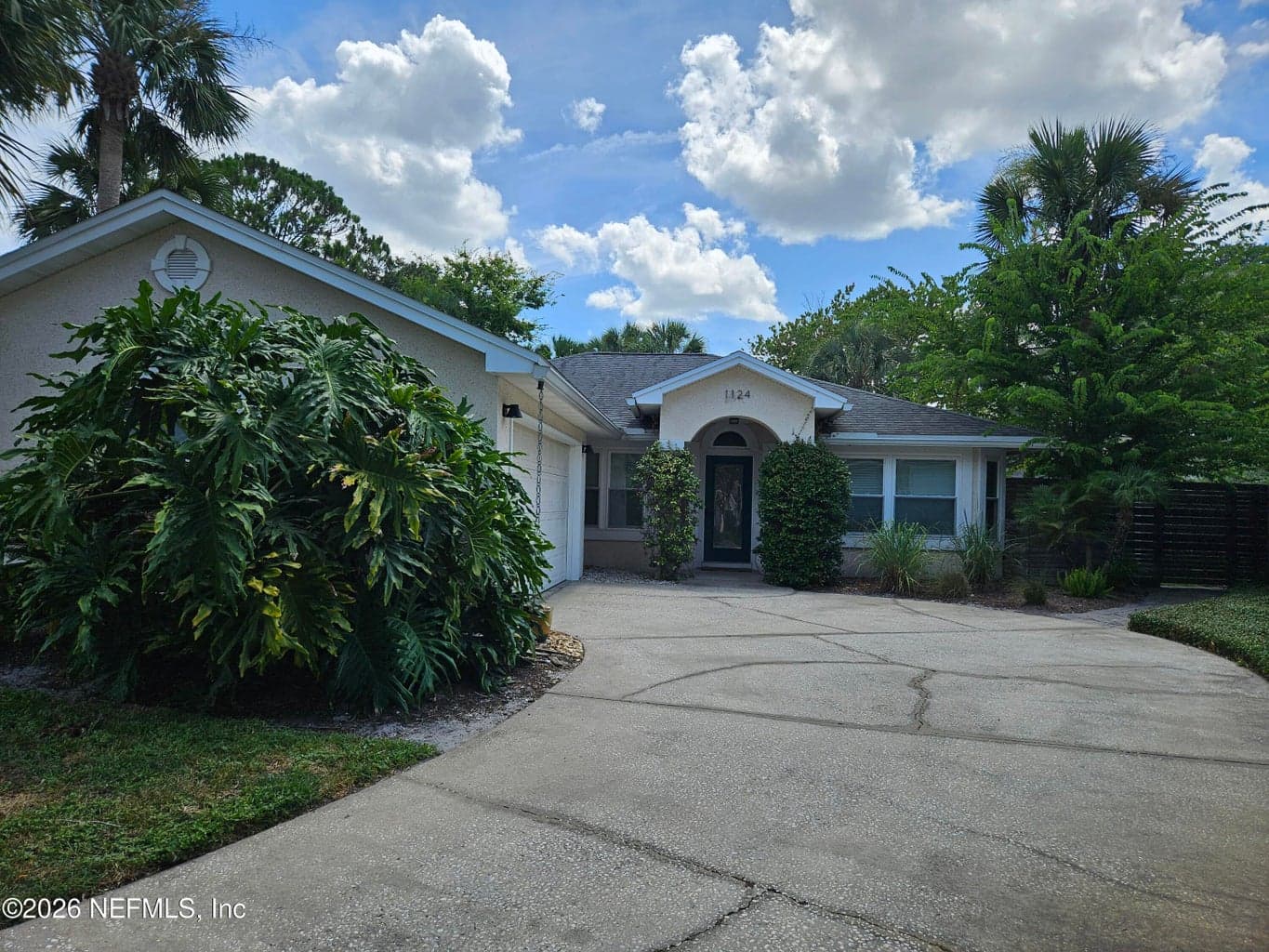 1124 LINKSIDE Court W, Atlantic Beach, FL 32233